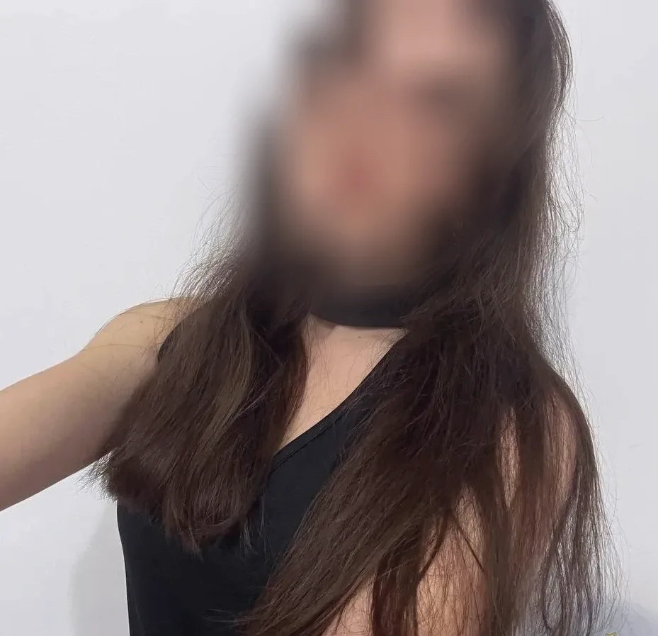 Astrid, 32