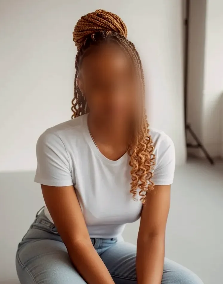 Camilla, 28