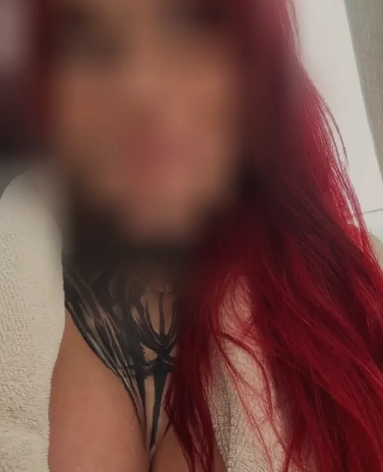Christina, 32