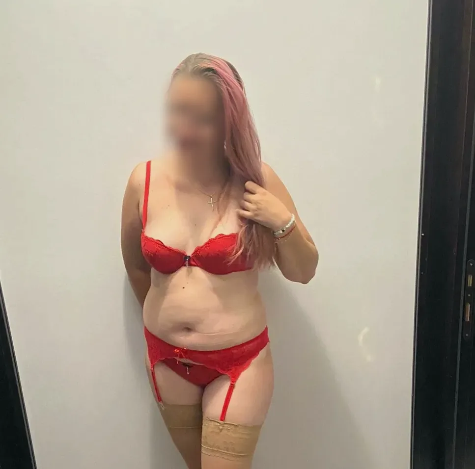 Elin, 32