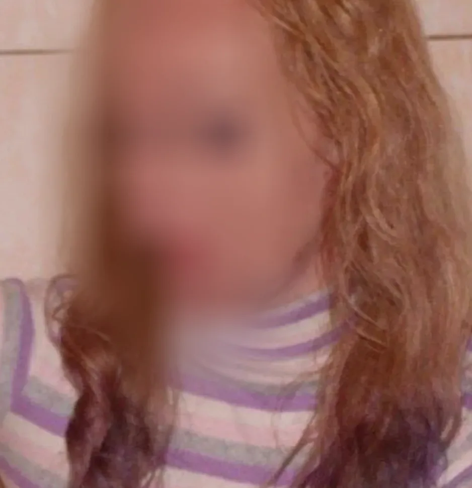 Ines, 24
