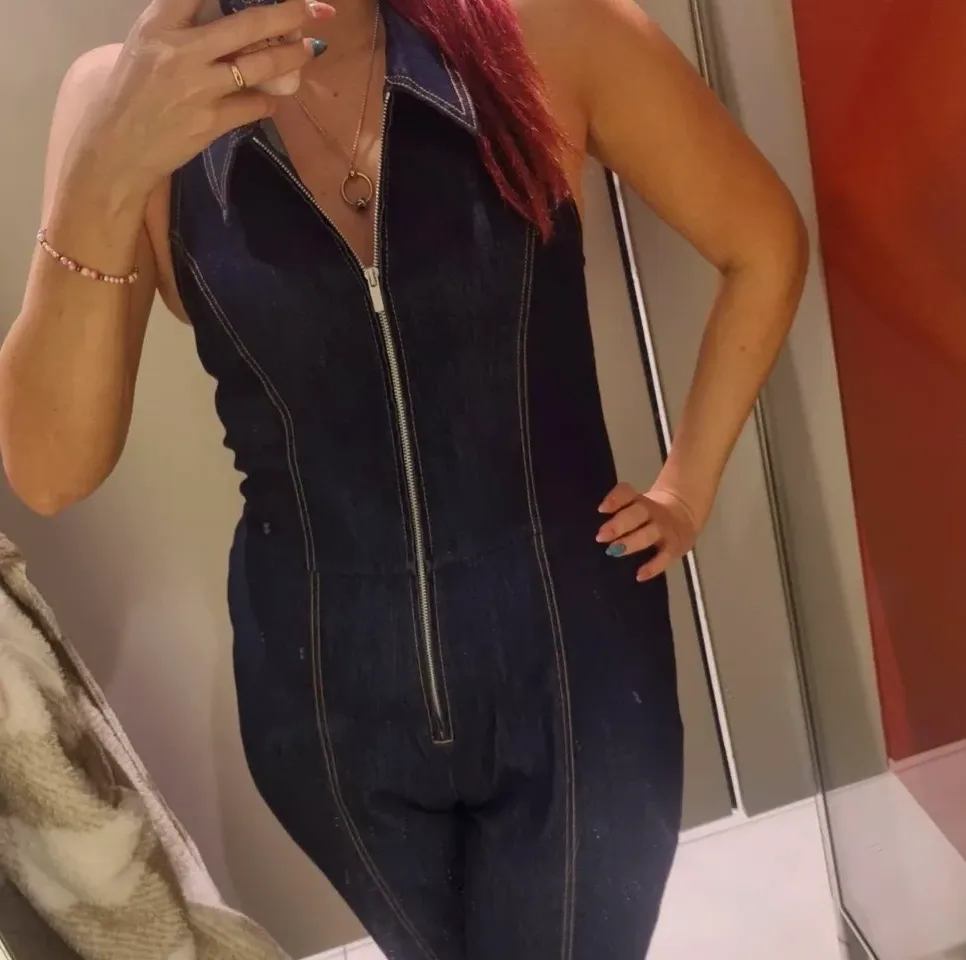 Jovana, 38