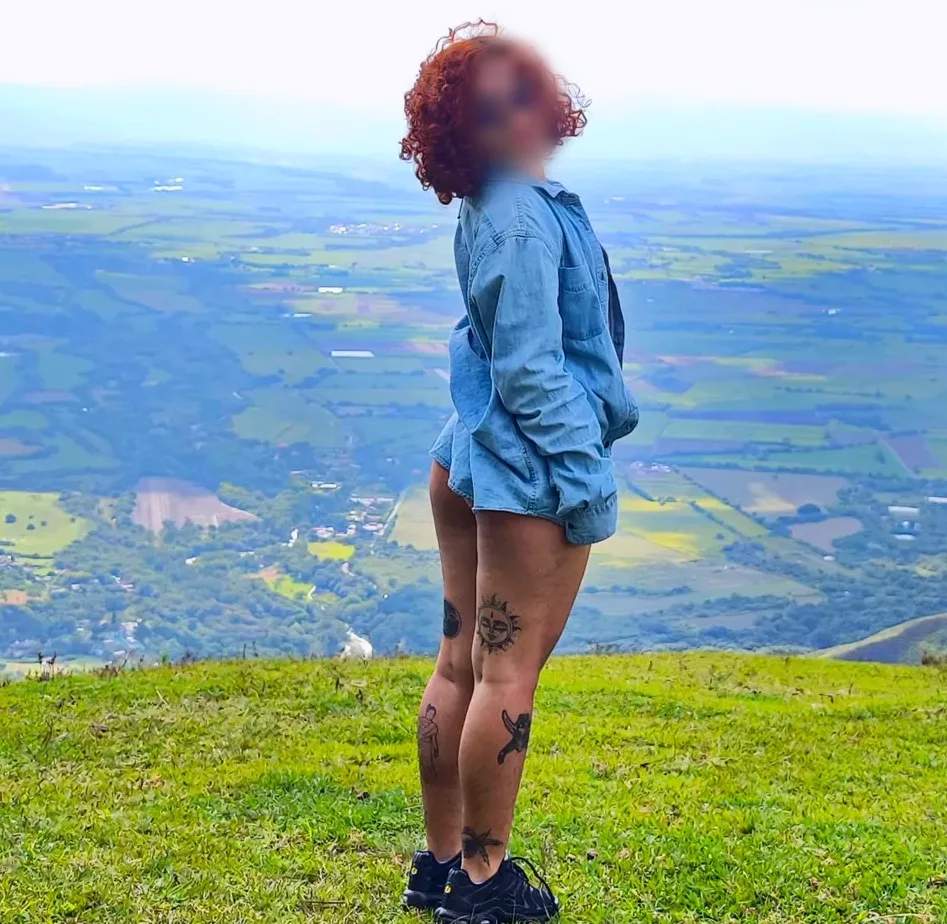 Lilly, 25